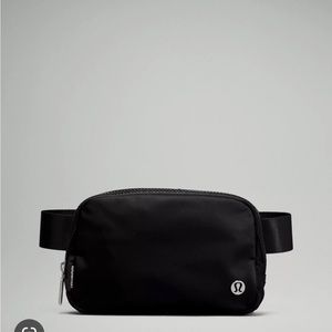 NWT Lululemon Everywhere Belt Bag - Black
